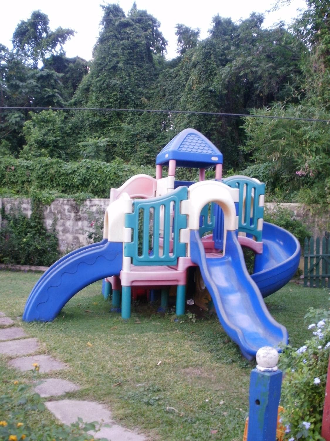 Play area at Pineapple Court Hotel