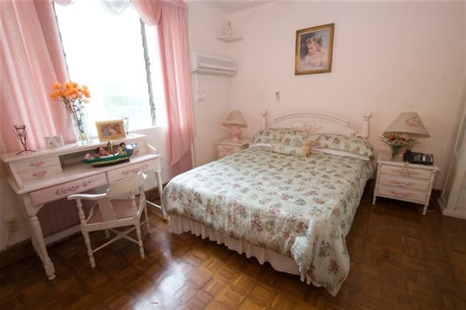 The Contessa Bedroom