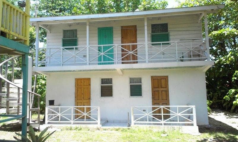 Rooms at Mi Yard feature hot/cold water, table and chairs, ceiling fans/aircondition, tiled floo