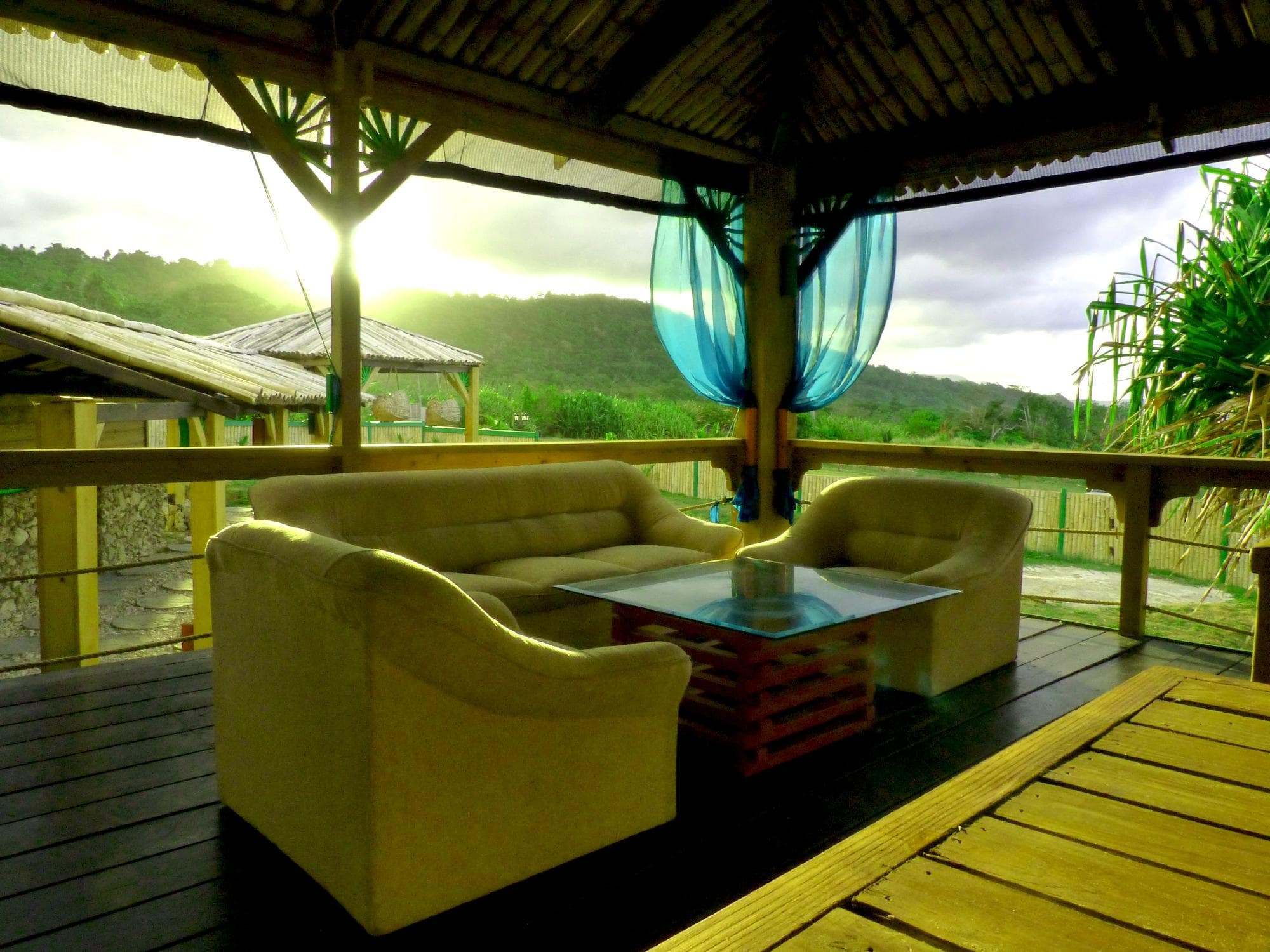 LOUNGE AREA