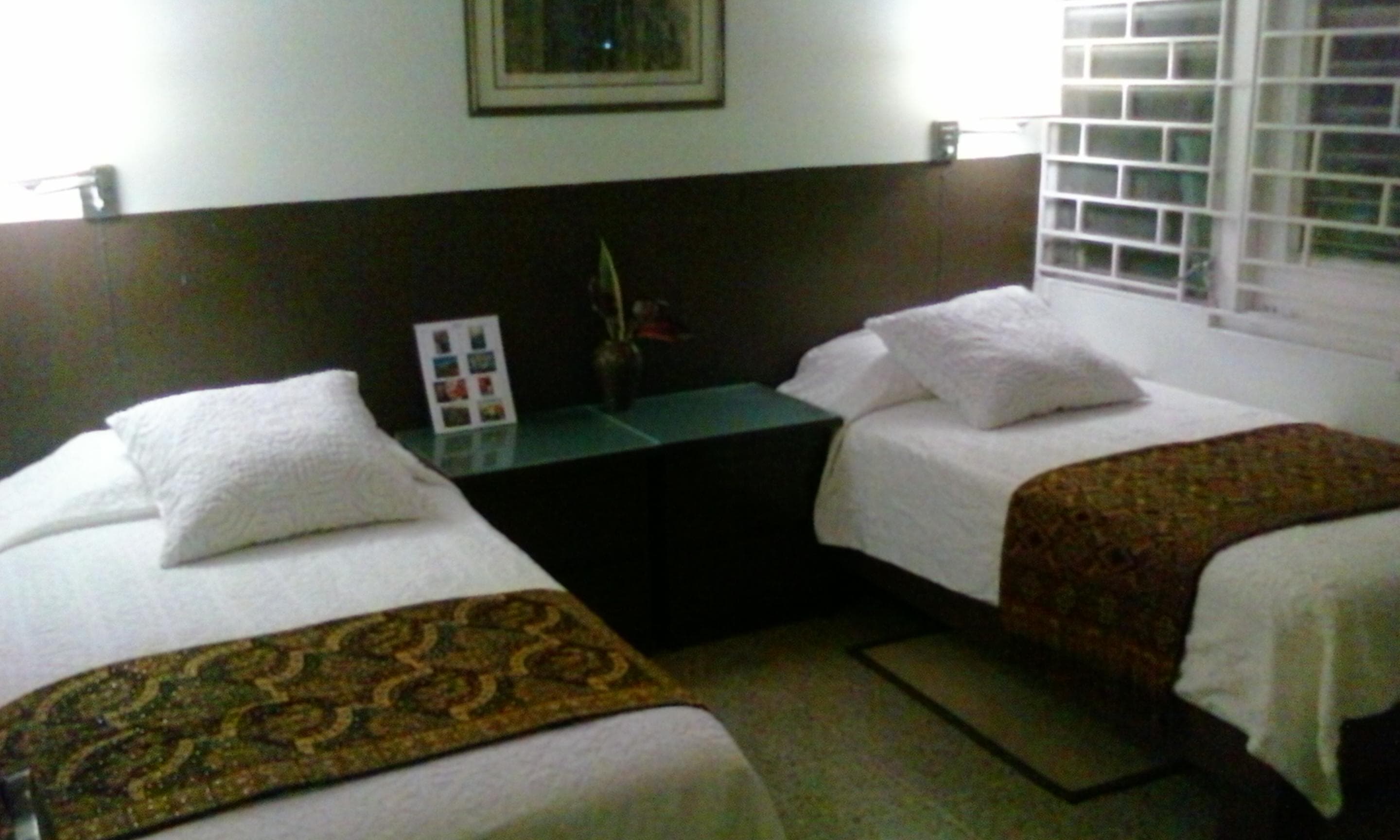 We offer 1 King or 2 Twin Beds in each room