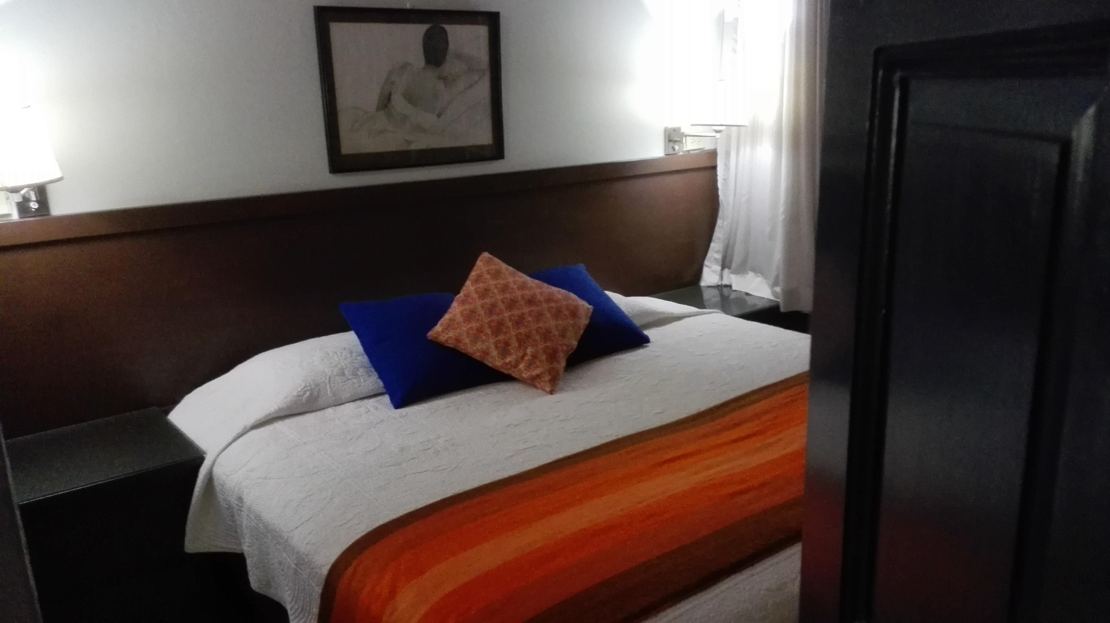 Orange Quit room
