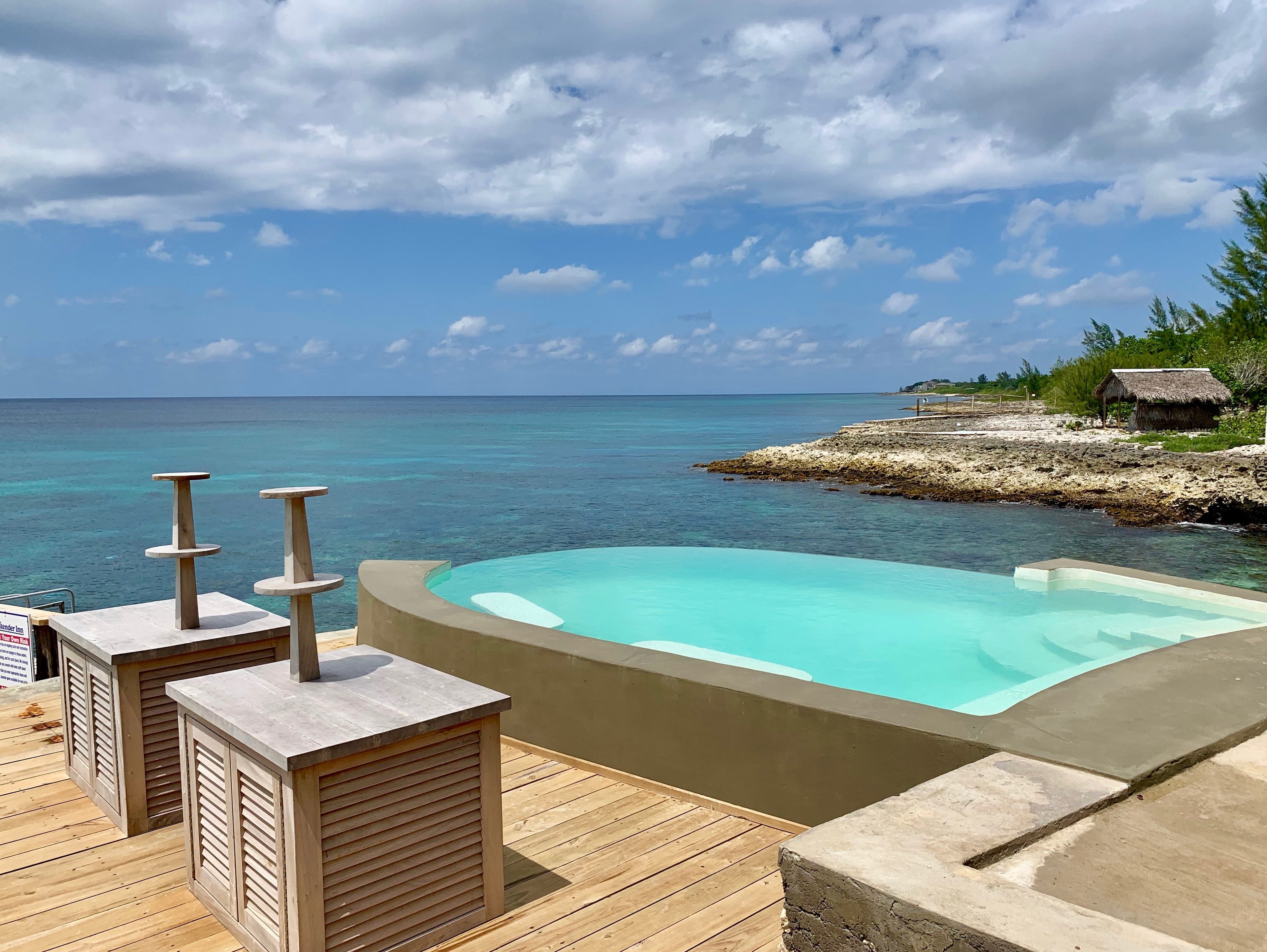 New SwimUp Bar and Infinity Edge Pool