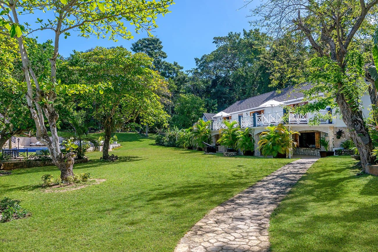 Originally a fortified residence dating back to the 17th century, Frankfort offers six bedrooms in an ultra-private setting with luxurious accommodation. Three bedrooms are located in the main house with a further three located in the adjacent beach side school house. The views from the main house and school house, across the 300 foot white sand beach are spectacular. The brand new 800 square foot swimming pool and adjoining hot tub provide additional options for relaxation and play.