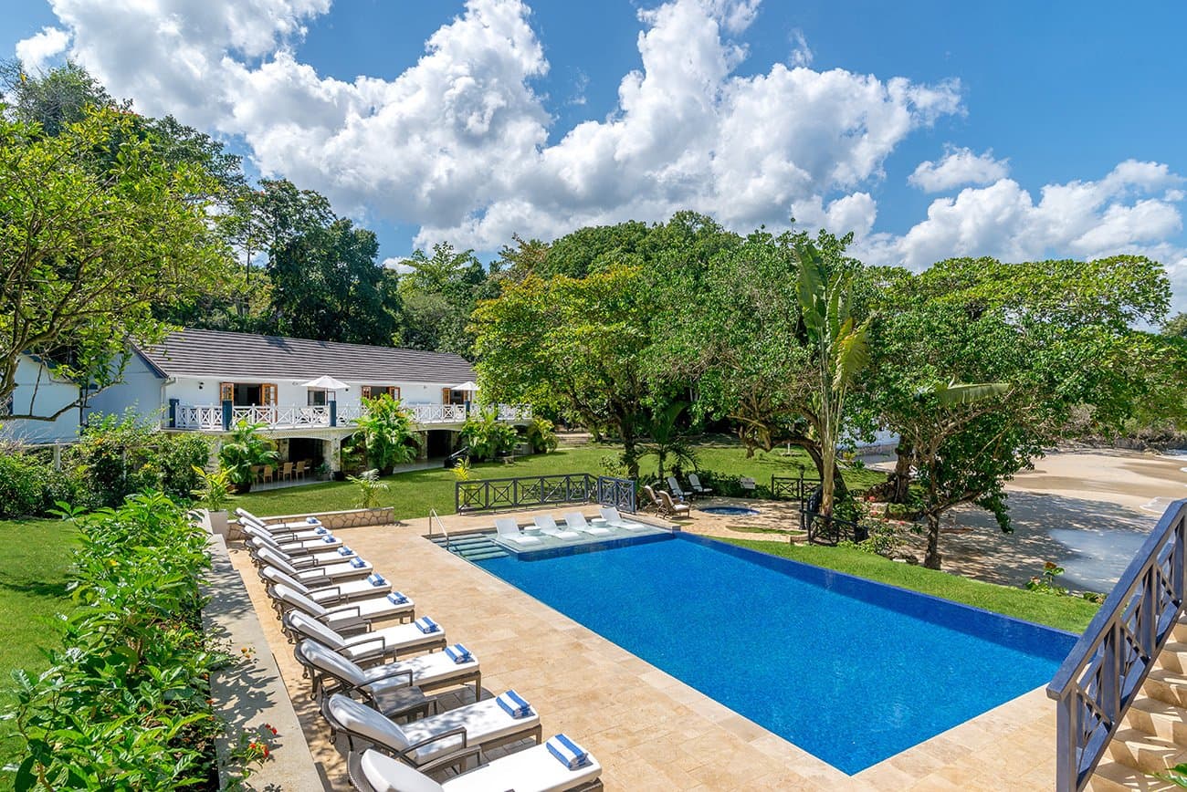 Originally a fortified residence dating back to the 17th century, Frankfort offers six bedrooms in an ultra-private setting with luxurious accommodation. Three bedrooms are located in the main house with a further three located in the adjacent beach side school house. The views from the main house and school house, across the 300 foot white sand beach are spectacular. The brand new 800 square foot swimming pool and adjoining hot tub provide additional options for relaxation and play.