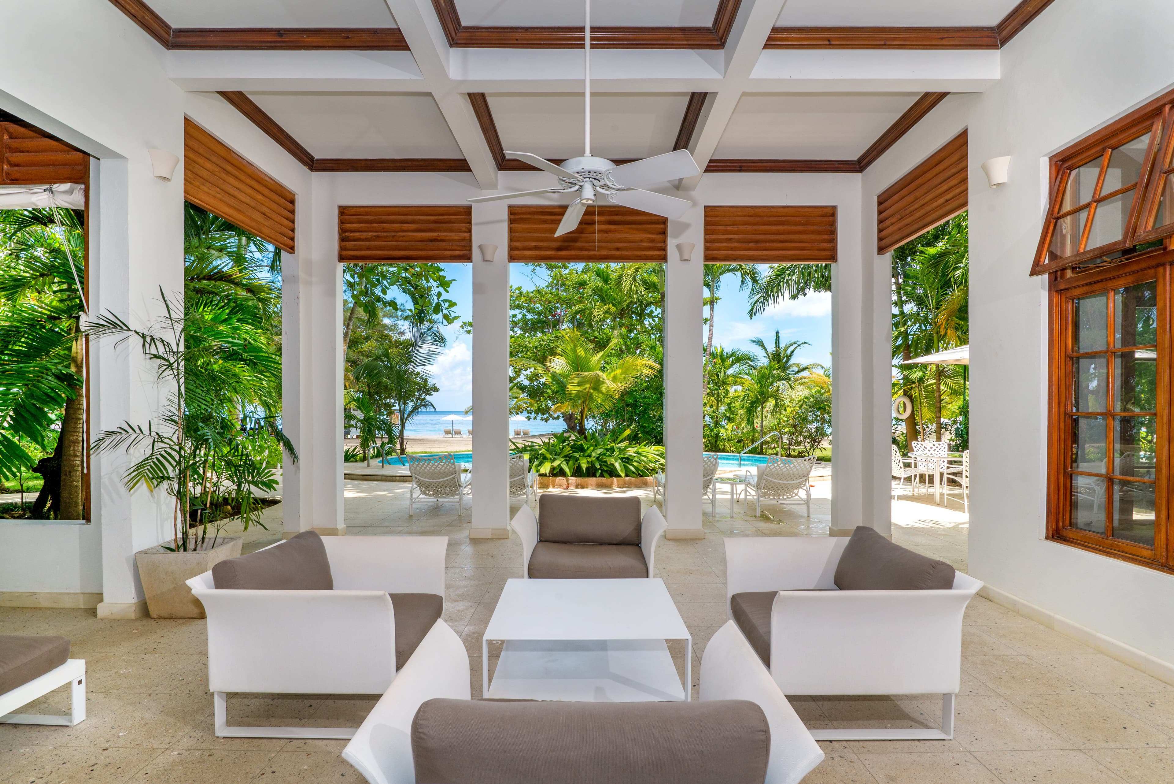 Patio of the 4 bedroom villa Almond.