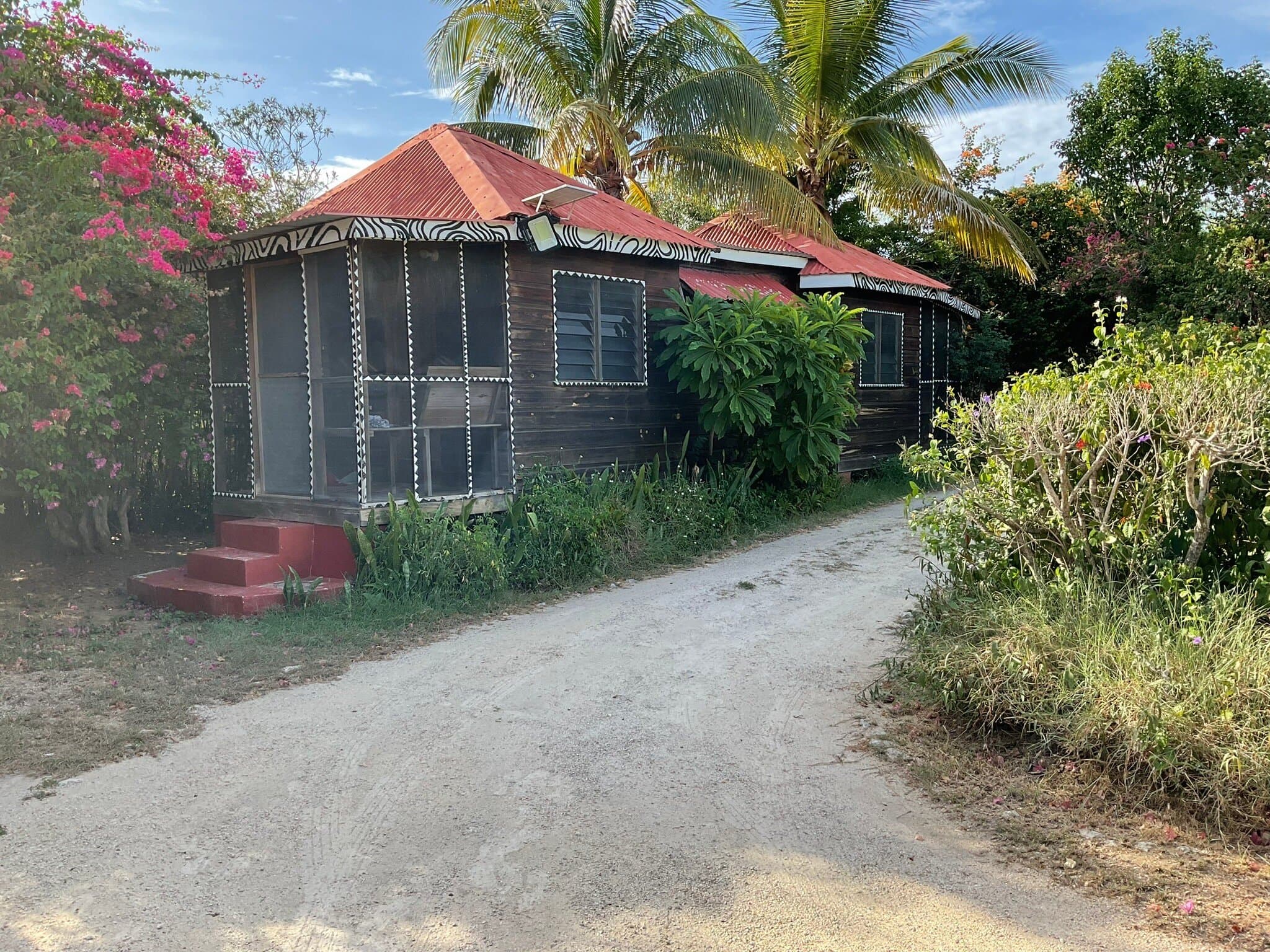 ℹ extended my stay by 2 weeks at this villa. It was a referral that paid off nicely. There was no TV/AC in my cabin but was definitively not needed. The cool and peaceful nights were a plus and when to hot the beach was in walking distance. Between Skip, Jayne, Marley, Zack and Netti, my experience was awakened from the good food, herbs 🌿, music 🎶, and exploring the island 🏝️. I will definitely be back and would recommend this place for a short or extended stay.