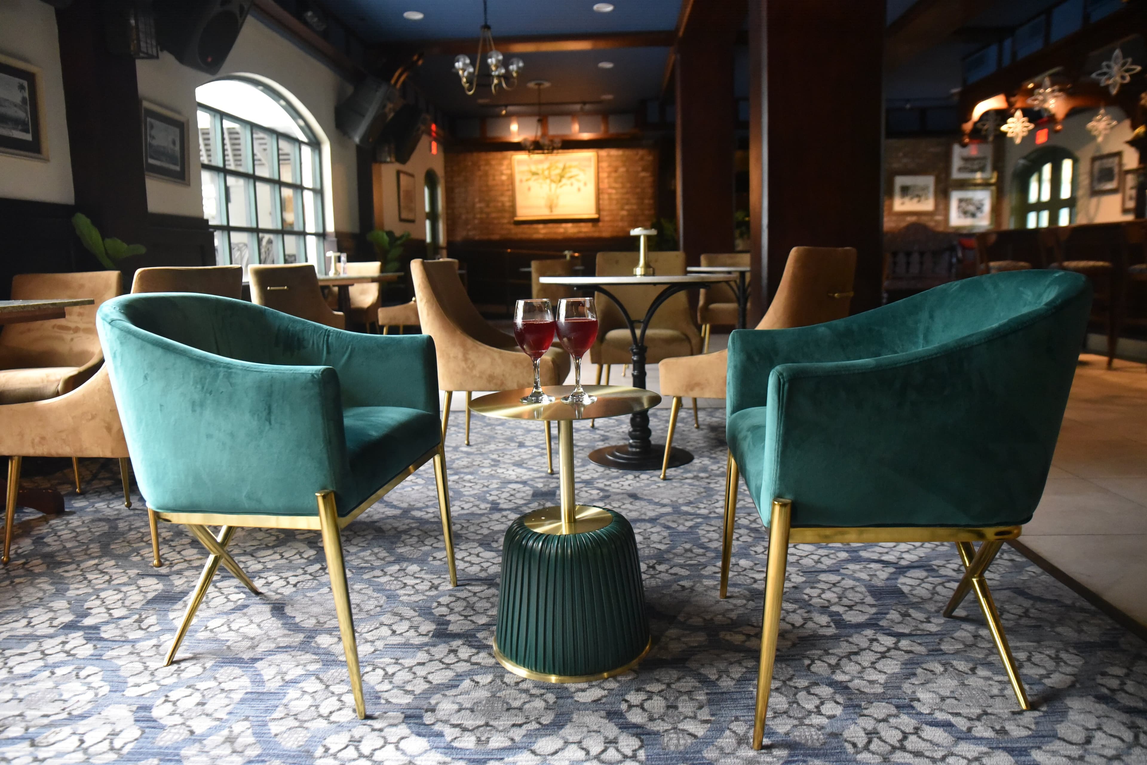 Mingles Bar & Lounge