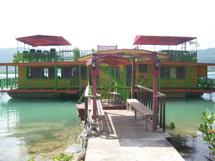 The Houseboat Grill