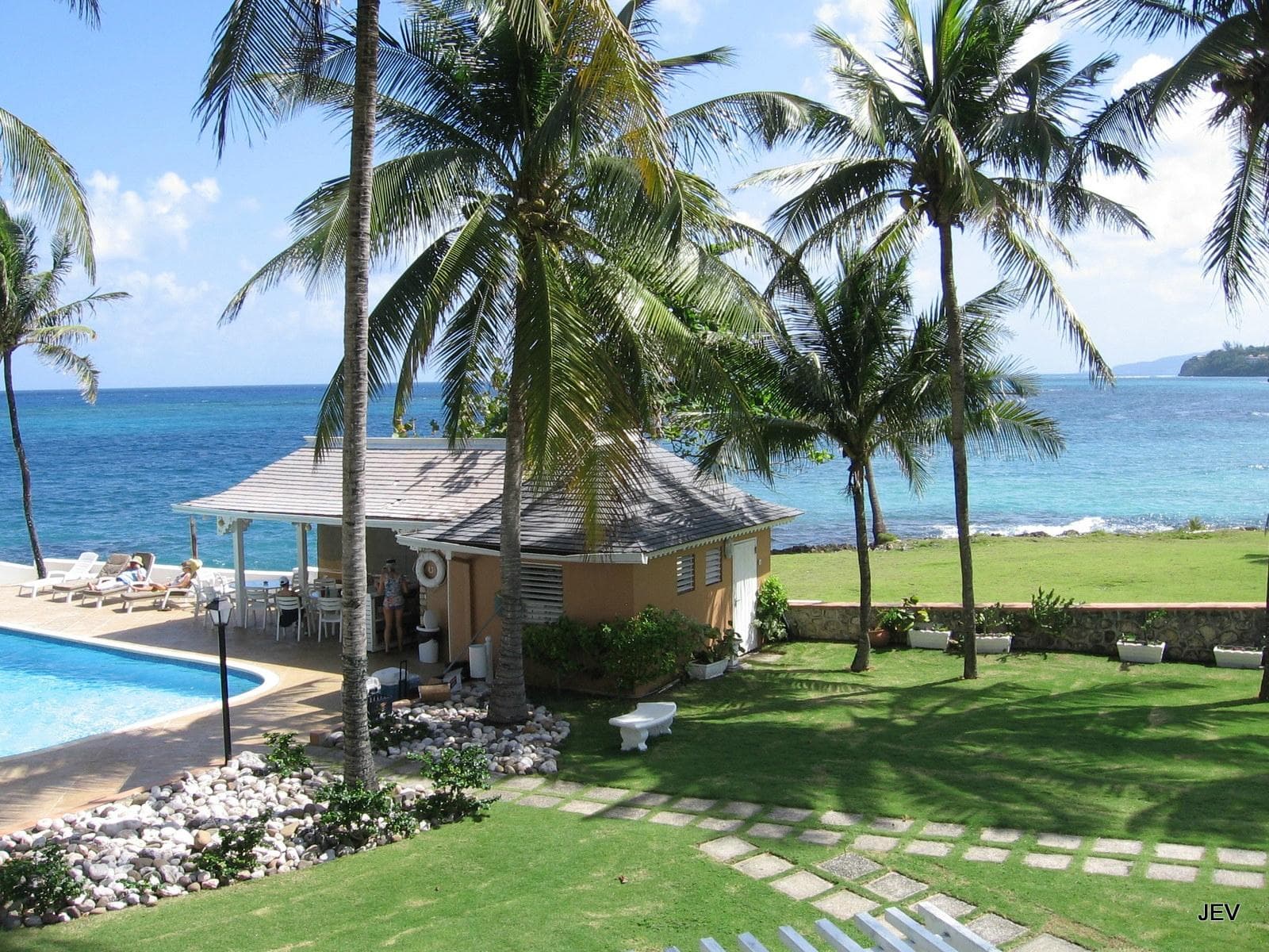 walk up bar cabana and bath