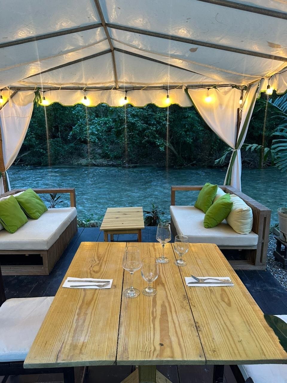 Grilled all fresh fish, lobster, crab legs, amazing cocktails. Dining and in a Cabana by the famous “White River” (5 minutes from the center of Ocho Rios)