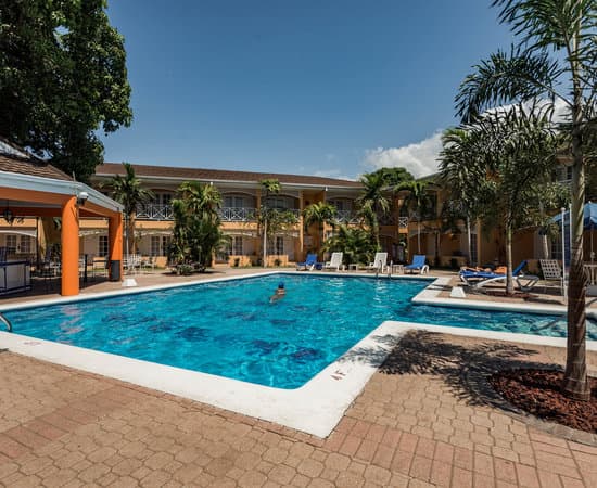 The Main Pool at the Hotel Four Seasons