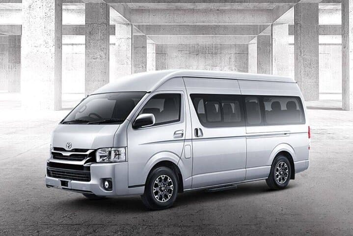 9 Seater with luggage