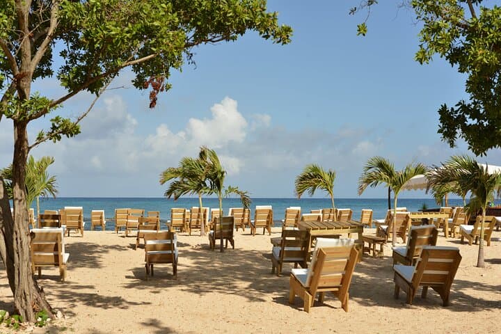 Montego Bay: River Tubing & Beach Club Lunch