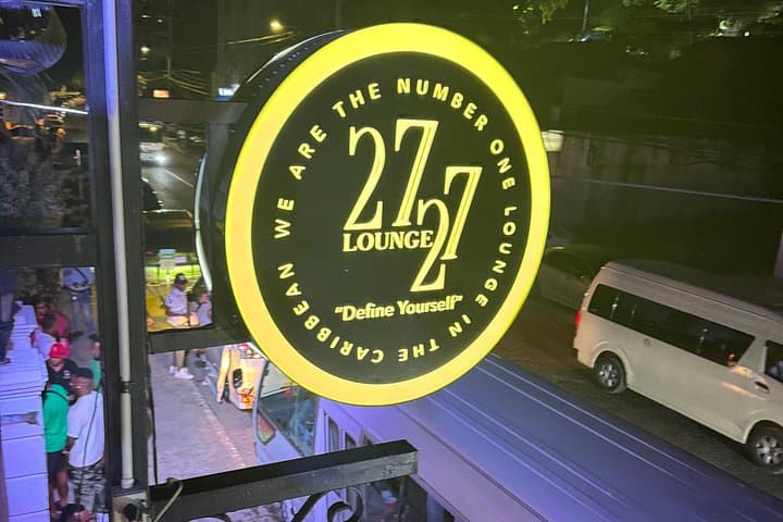 Lounge 2727 Club Round Trip Transportation In Montego Bay